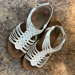 Used white bare traps.